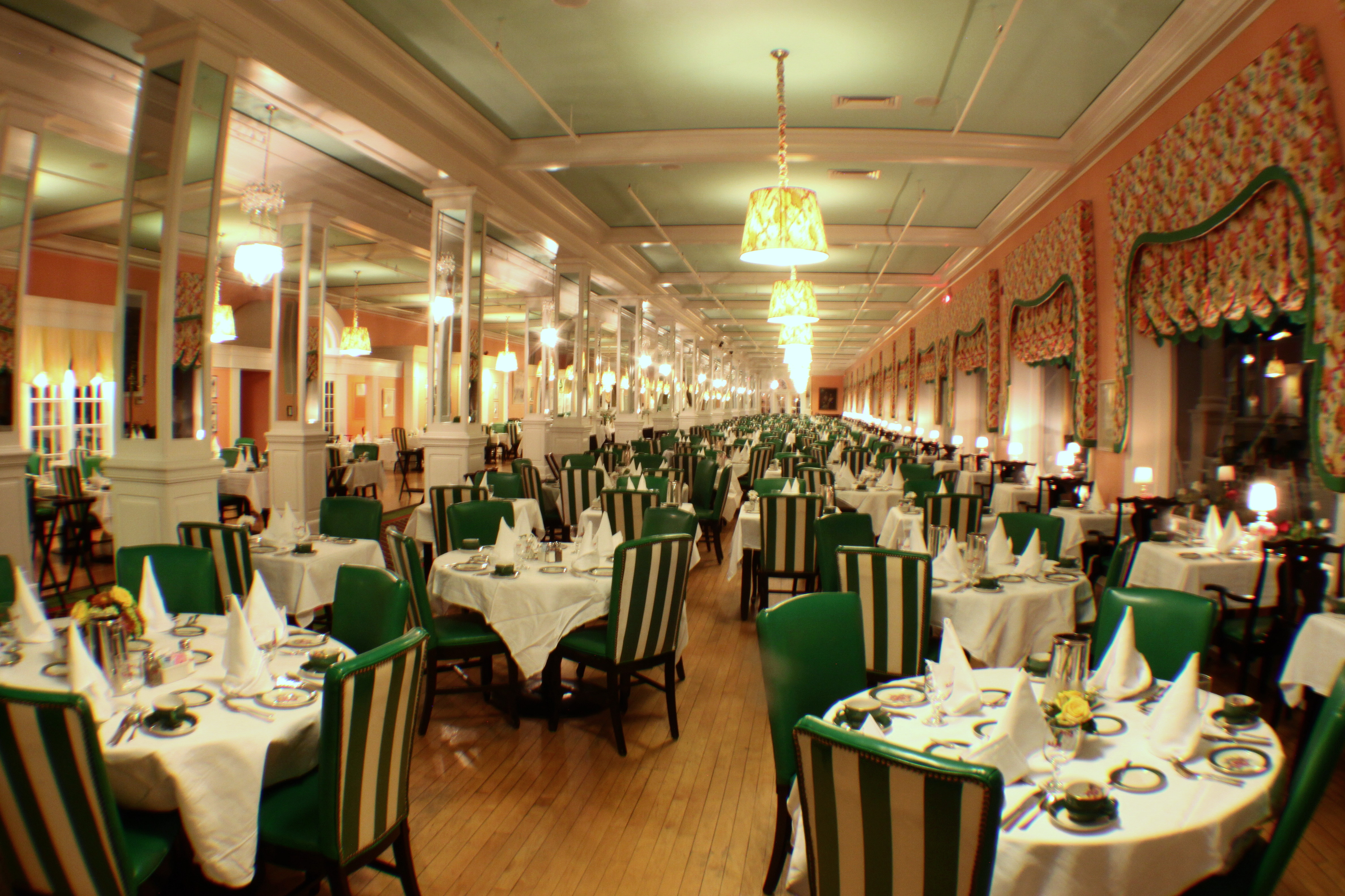grand hotel dining room hours